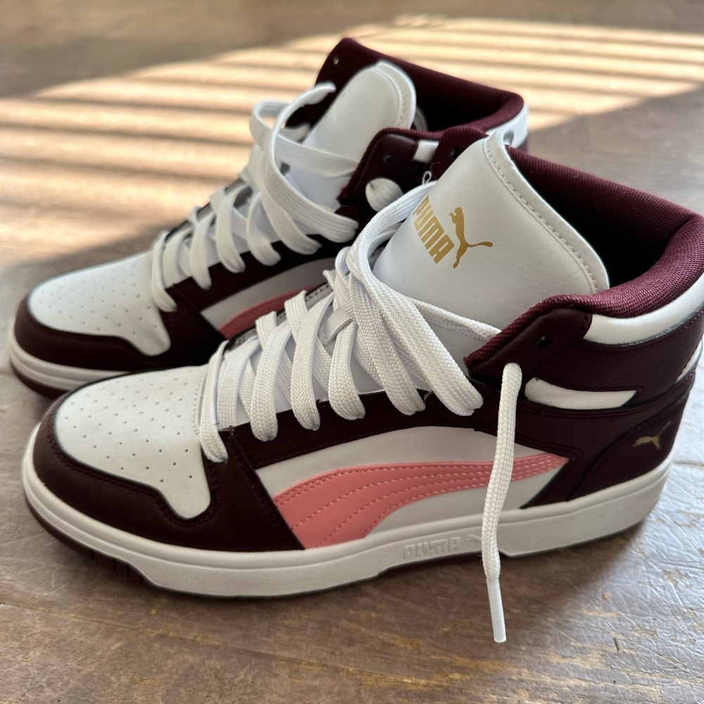 Women’s high top pumas 9.5